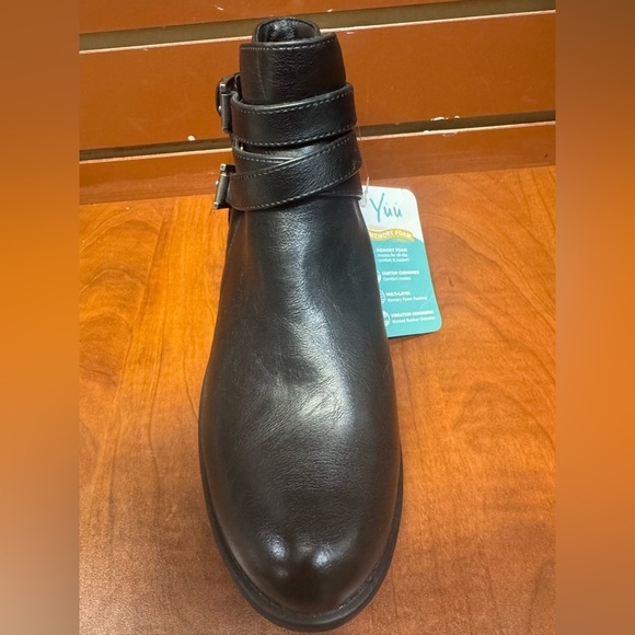 Yuu Black Ankle Booties with Straps - Picture 13 of 13